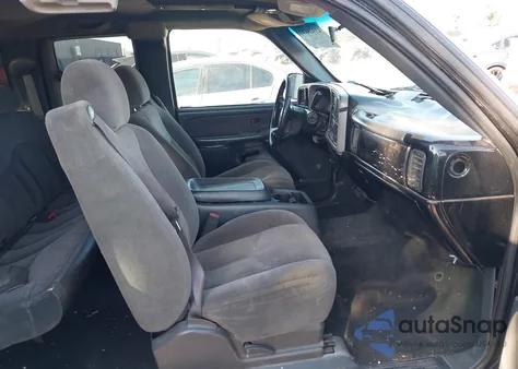 2002 Chevrolet Silverado 1500 Ls z USA, uszkodzony, nr VIN 2GCEC19X221284368